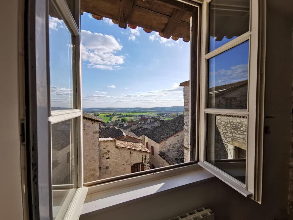 Maison De Charme Spacieuse, Terrasse Et Vue Sur La Place Монфланкин Екстериор снимка