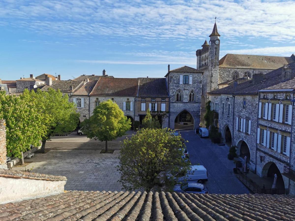 Maison De Charme Spacieuse, Terrasse Et Vue Sur La Place Монфланкин Екстериор снимка