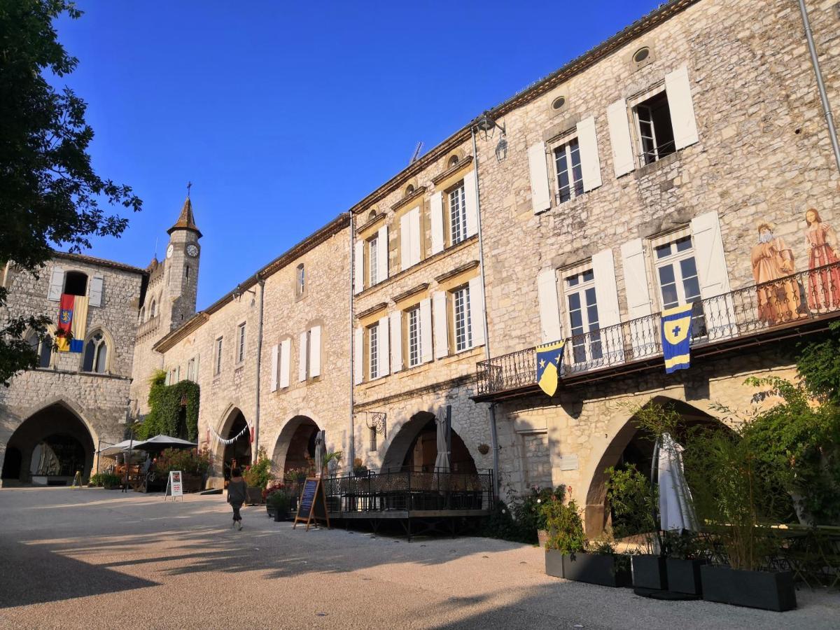 Maison De Charme Spacieuse, Terrasse Et Vue Sur La Place Монфланкин Екстериор снимка